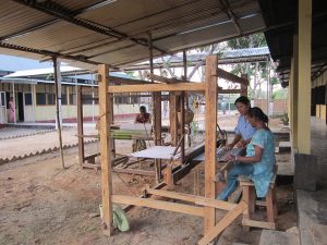 Weaving-activities-at-Ashadeep's-Navachetana-Home-for--Homeless-Women-with-Mental-Illness